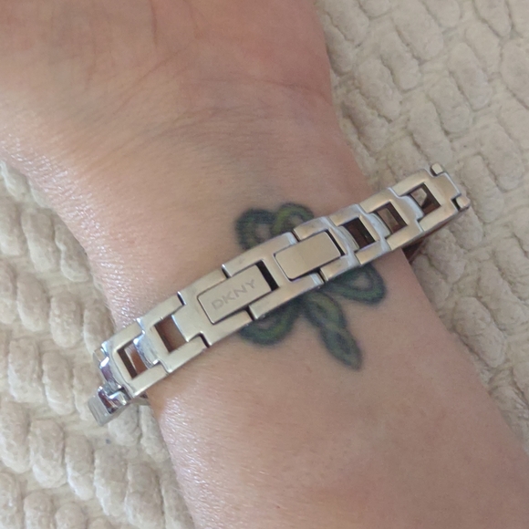 🥳 TRADED! DKNY Crosswalk Stainless Steel Watch - Picture 3 of 8